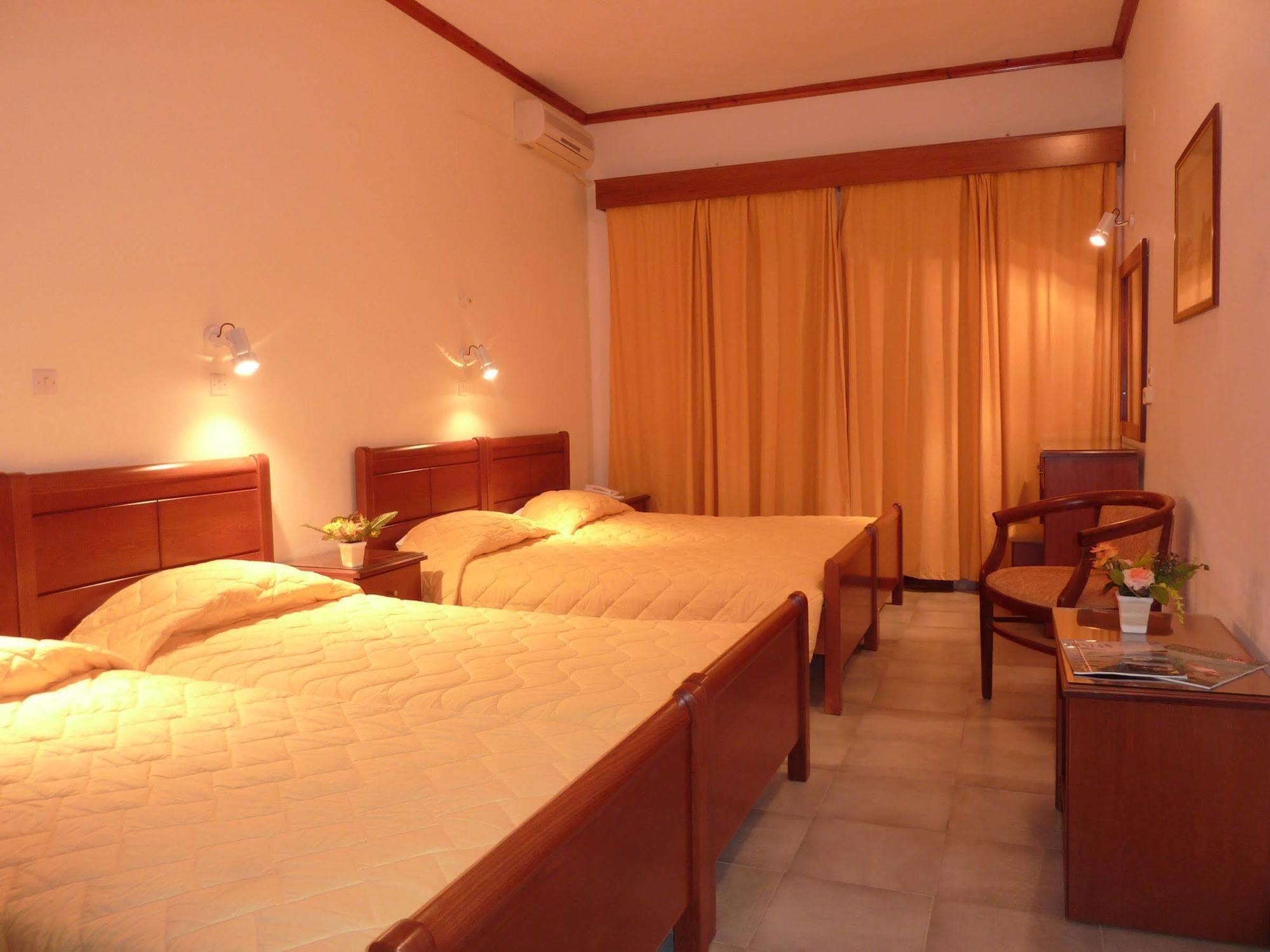 Golden Sands Hotel Agios Georgios  ห้อง รูปภาพ